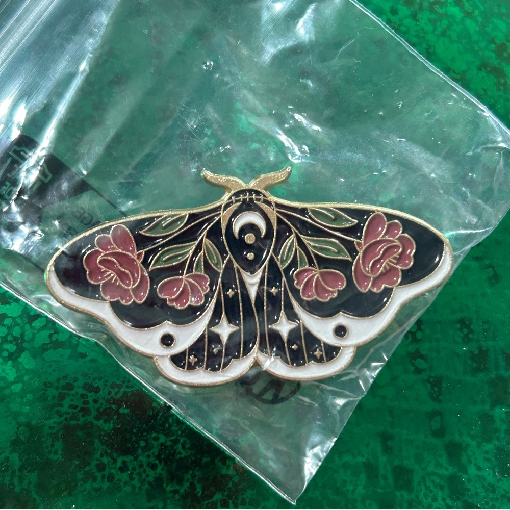 Rose moth pin 🌹